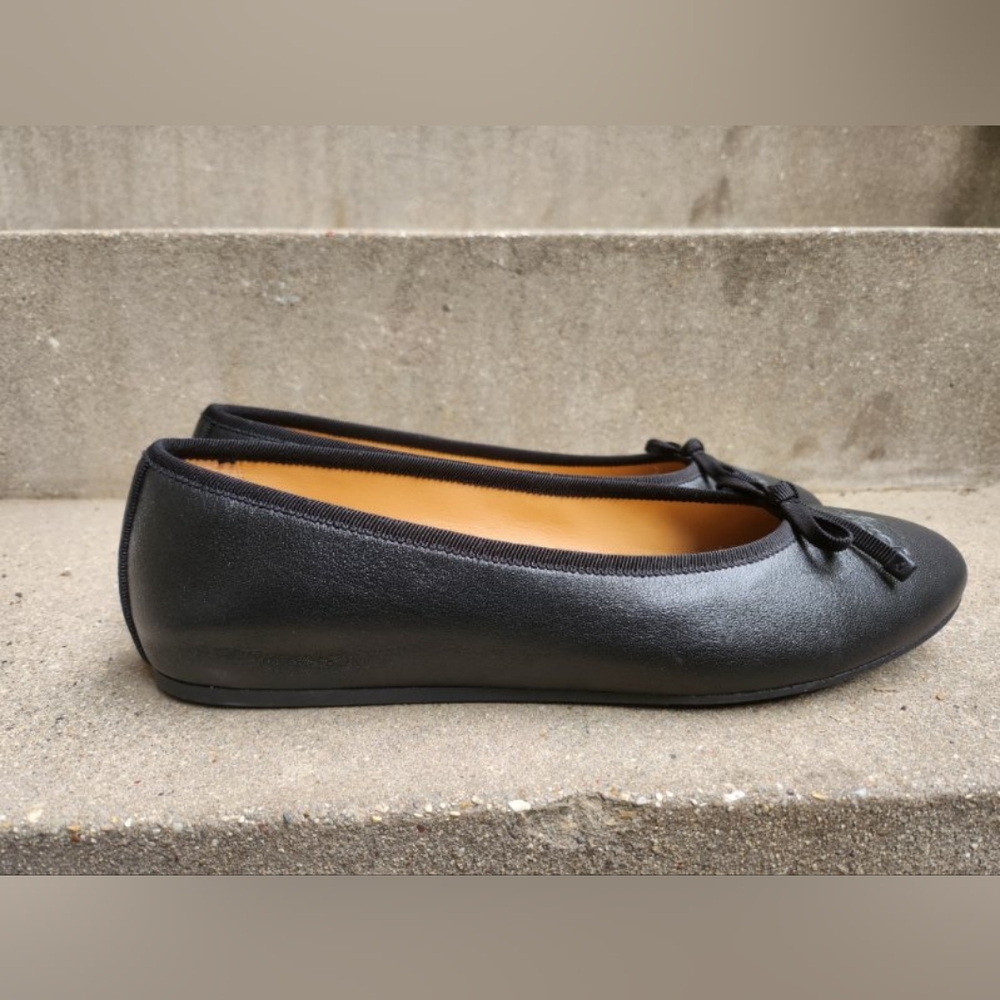 Ferragamo Unworn black leather ballet flat size 9.5